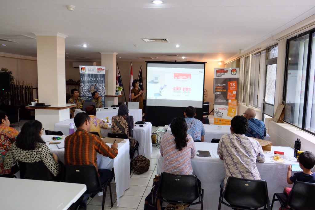 pplndarwin2019's tweet photo. PPLN Darwin melaksanakan Bimtek &amp; Simulasi Pemilu kepada KPPSLN Darwin 
- Semangat -

#pemiludarwin2019 #pemiluluarnegeri2019 #pemiluserentak2019 #pplndarwin2019 #kppslndarwin2019  @ Darwin, Northern Territory https://t.co/RYlCh2Zv7h