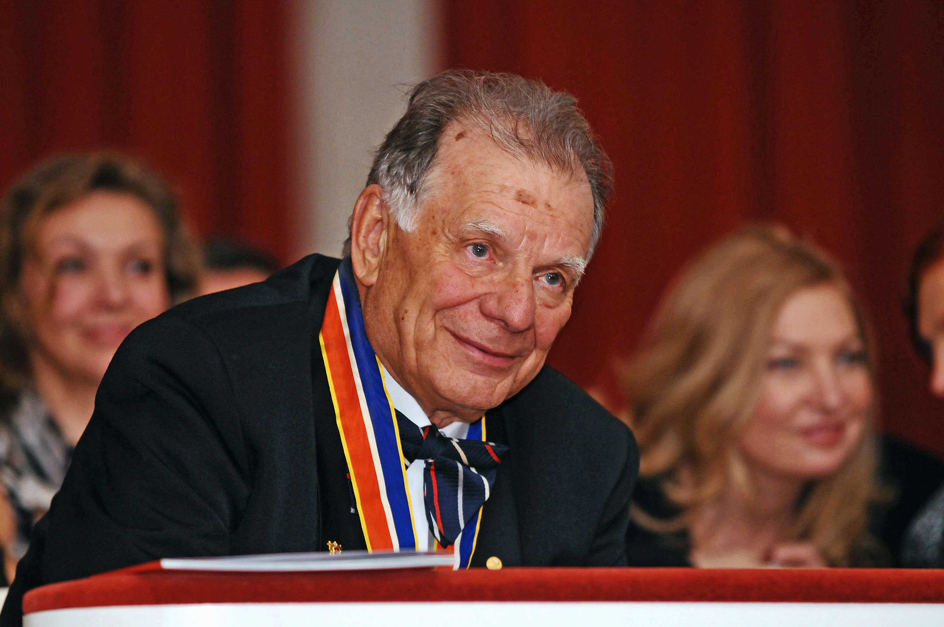 Жорес алферов фото. Жорес алферов 2000 год. Жорес алферов 2000 год. Жорес иванович алфёров (2000). Жорес алферов нобелевская премия.