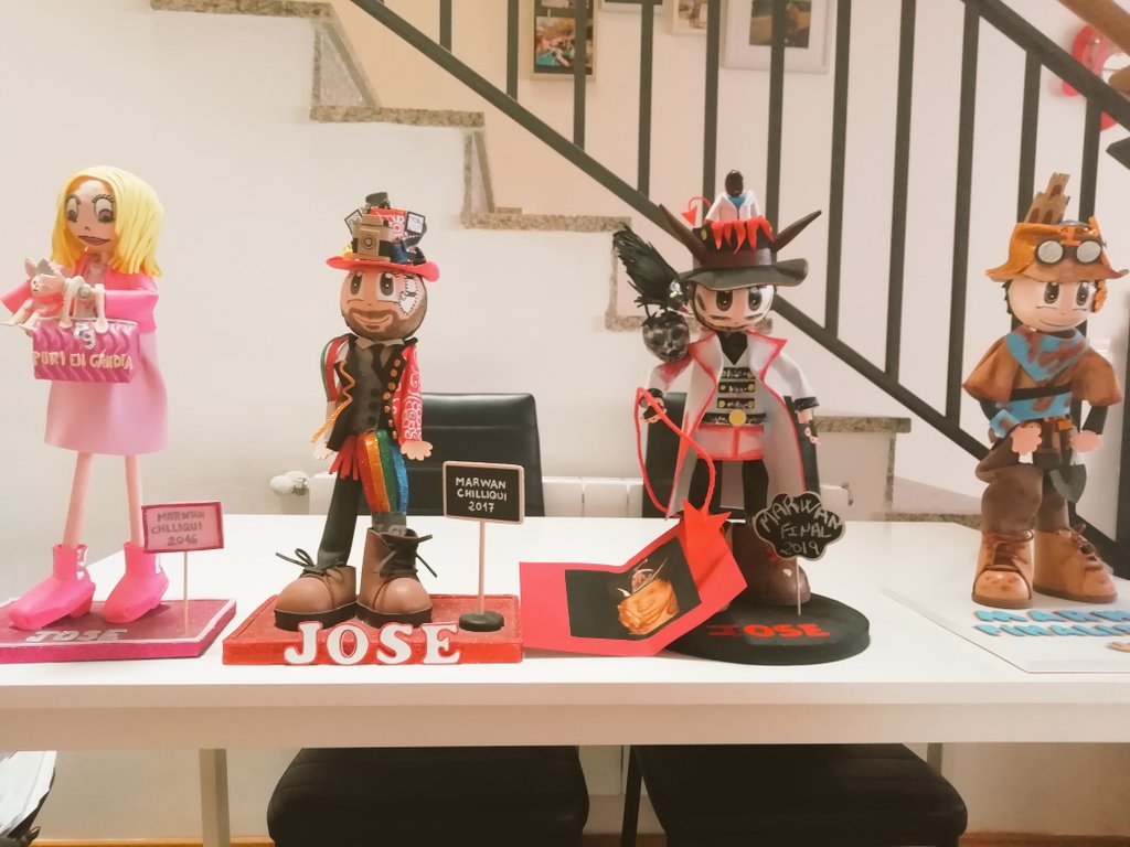 Tininho23's tweet photo. Estos son mis 4 primeros premios. Metido en cada tipo, en cada disfraz he disfrutado como un niño en las tablas del templo. Como pija, fotógrafo, arqueólogo y asesor he tenido la oportunidad de cantarle a Extremadura, a mi gente y a mi ciudad Badajoz. Gracias CARNAVAL #COMBA2019 https://t.co/OlMkMFjTxN