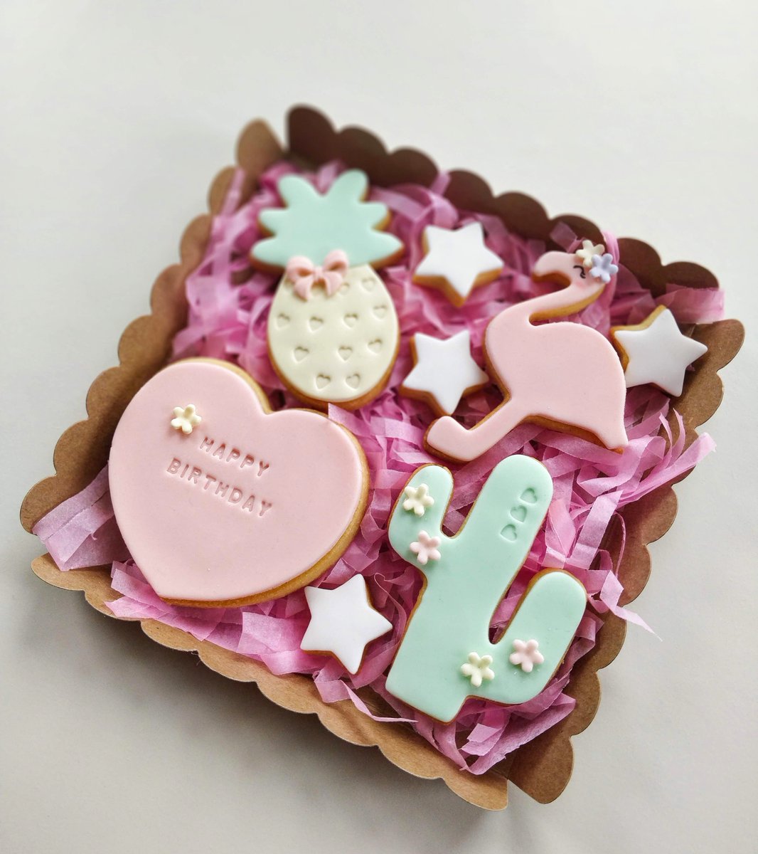 SimonaCakeCraft's tweet photo. ⭐Personalised tropical themed biscuits are available in my Etsy shop!🌵
👇
https://t.co/jsWumuAwOn
.
.
.
.
.
#simonascakes #edinburgh #edinburghcake #edinburghcakemaker #edinburghbiscuits #edinburghcookies #handmadeedinburgh https://t.co/haiDHbEiGn