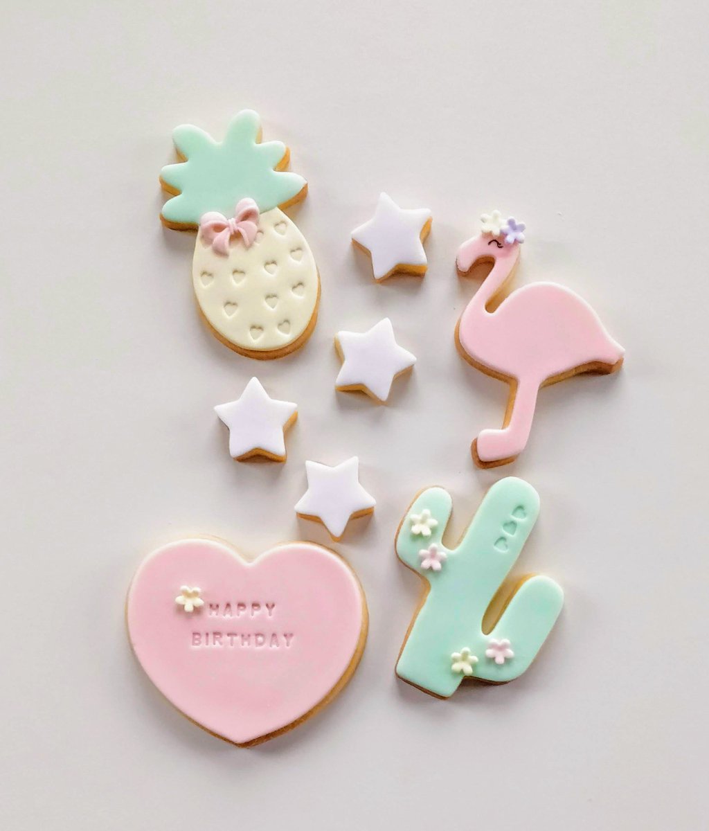 SimonaCakeCraft's tweet photo. ⭐Personalised tropical themed biscuits are available in my Etsy shop!🌵
👇
https://t.co/jsWumuAwOn
.
.
.
.
.
#simonascakes #edinburgh #edinburghcake #edinburghcakemaker #edinburghbiscuits #edinburghcookies #handmadeedinburgh https://t.co/haiDHbEiGn