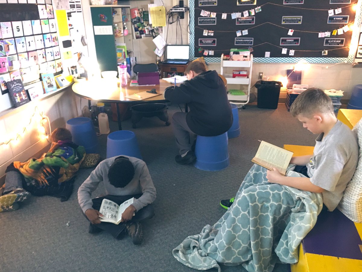 bravo2learning's tweet photo. Read-in! #marchisreadingmonth #ReadAcrossAmerica #goglads https://t.co/nMRvhcVQko