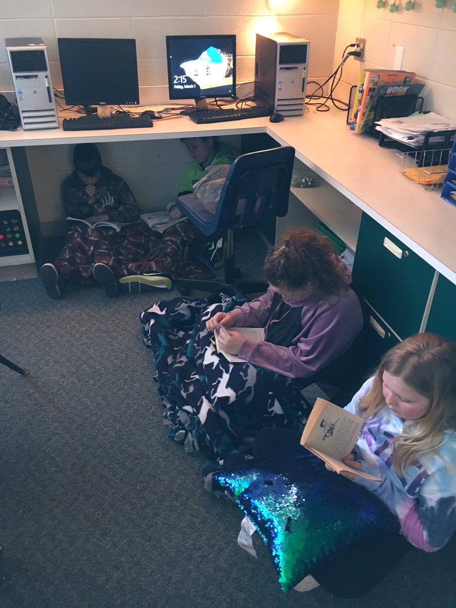 bravo2learning's tweet photo. Read-in! #marchisreadingmonth #ReadAcrossAmerica #goglads https://t.co/nMRvhcVQko