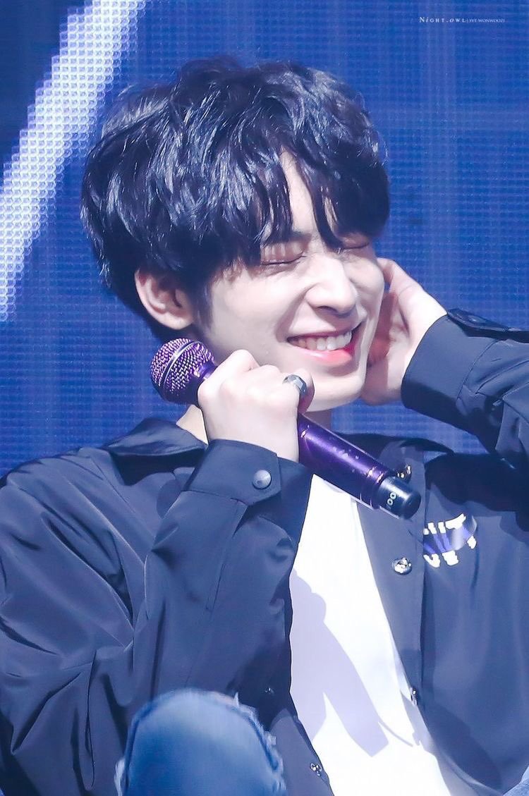 i lost count of all the nose scrunches in this thread   #SoompiAwards  #TwitterBestFandom  #TeamSeventeen  @pledis_17