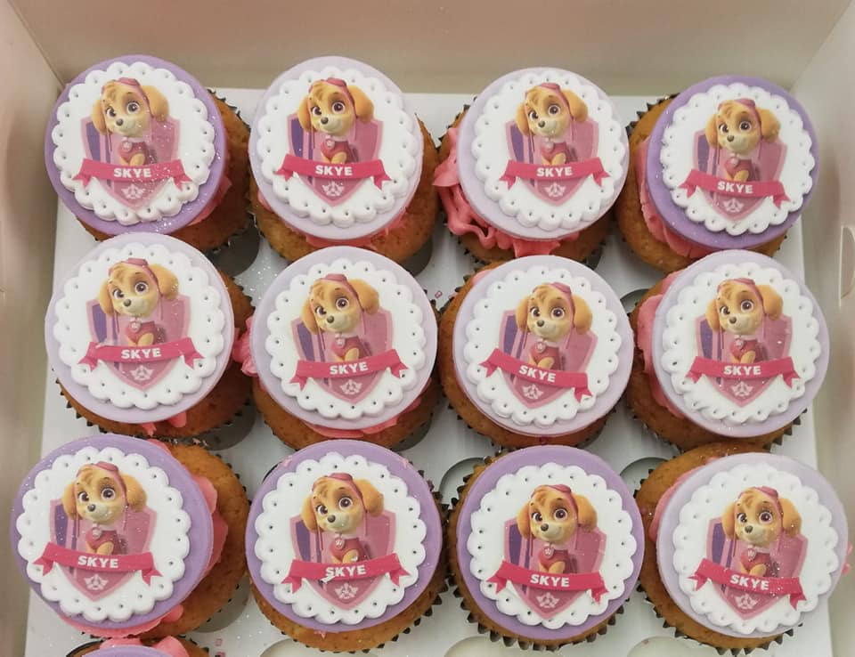 ACake4You's tweet photo. cake and cup cakes from a couple of weeks ago #cake #cupcakes #pawpatrol https://t.co/yVIhb1M0xj