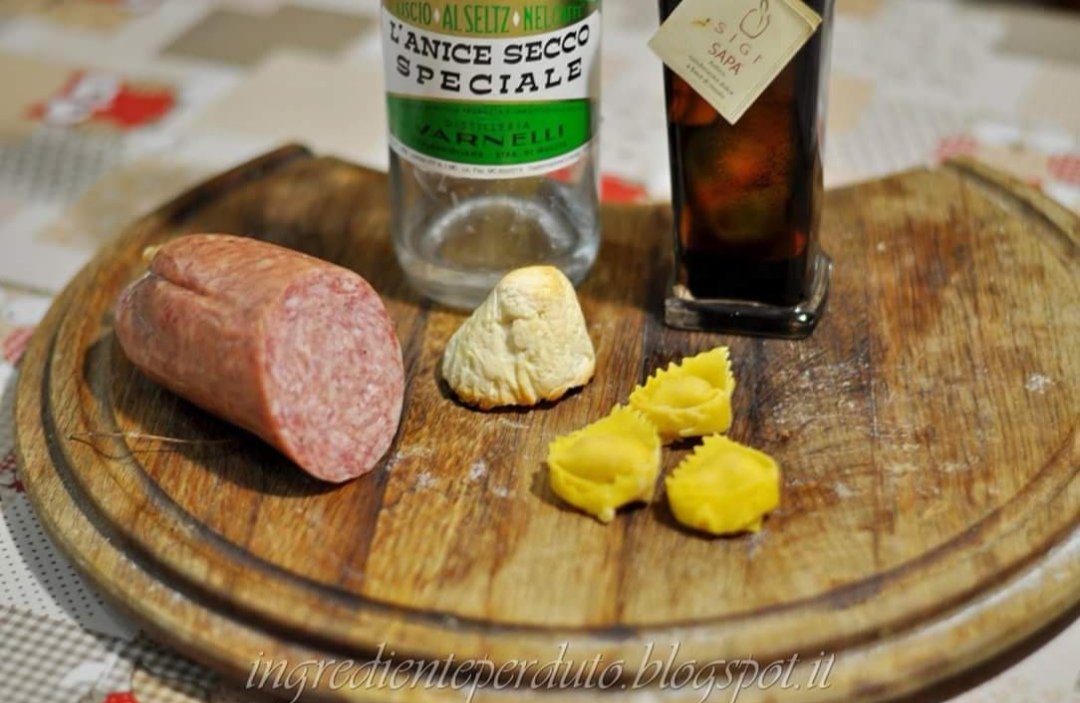 MarcheTourism's tweet photo. Cosa cucinate per il pranzo? Le #Marche sono piene di tipicità, ecco un suggerimento: cappellacci al #ciauscolo, #Varnelli, tricotta e sapa. 

Ricette e foto: https://t.co/cbb2QScpu5

#destinazionemarche #marche #marchedigusto https://t.co/QFYLkDROQH