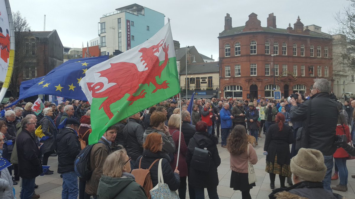 EuWalker4's tweet photo. Good crowd out for #Cardiffmarch4eu https://t.co/O5CWdbP46m