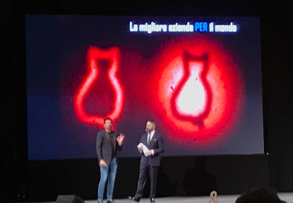 MicheleDaCol's tweet photo. @OscardiMontigny presenta il progetto #BYE: be your essence. La mia amica @CandottiBarbara ne è così colpita che ha già tatuato il logo della slide #seoandlove https://t.co/8fw0DEacSk