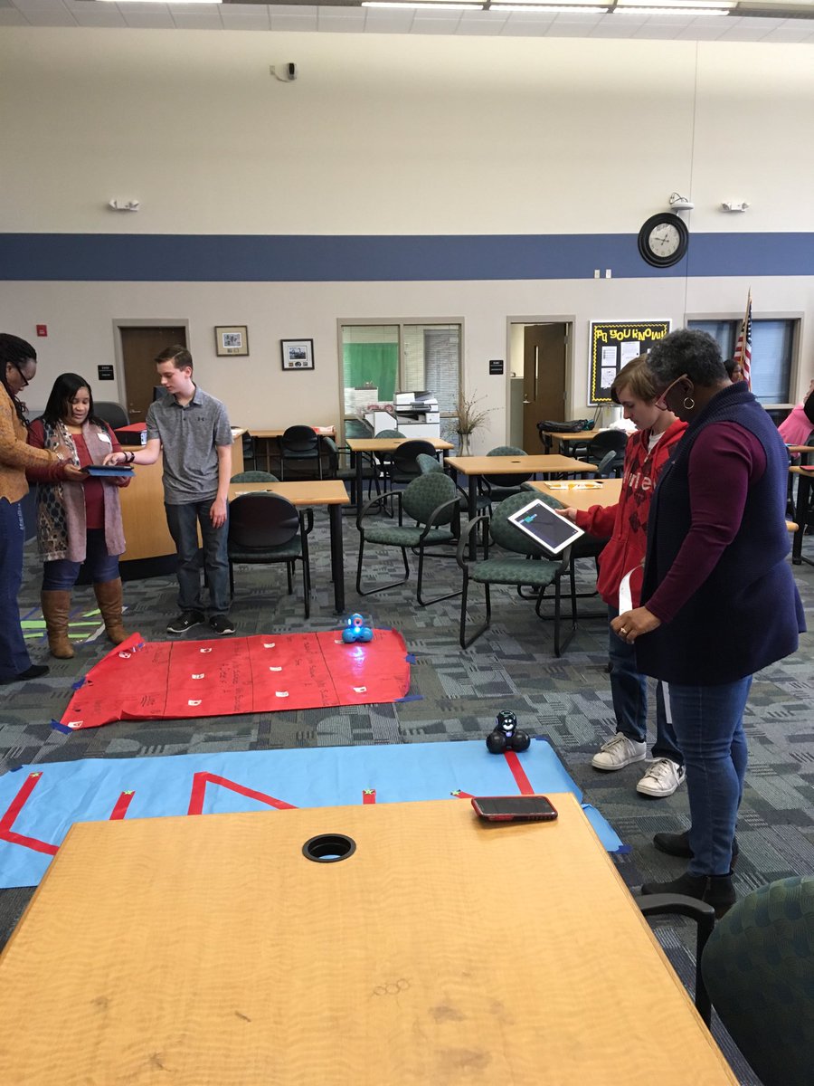 PQschoolsCTE's tweet image. When students become teachers our learning has become life-long! ⁦@lifestrapestry⁩ ⁦@linae_midgette⁩ ⁦@MsCHale1018⁩ ⁦@CTEforNC⁩ #edcampcode