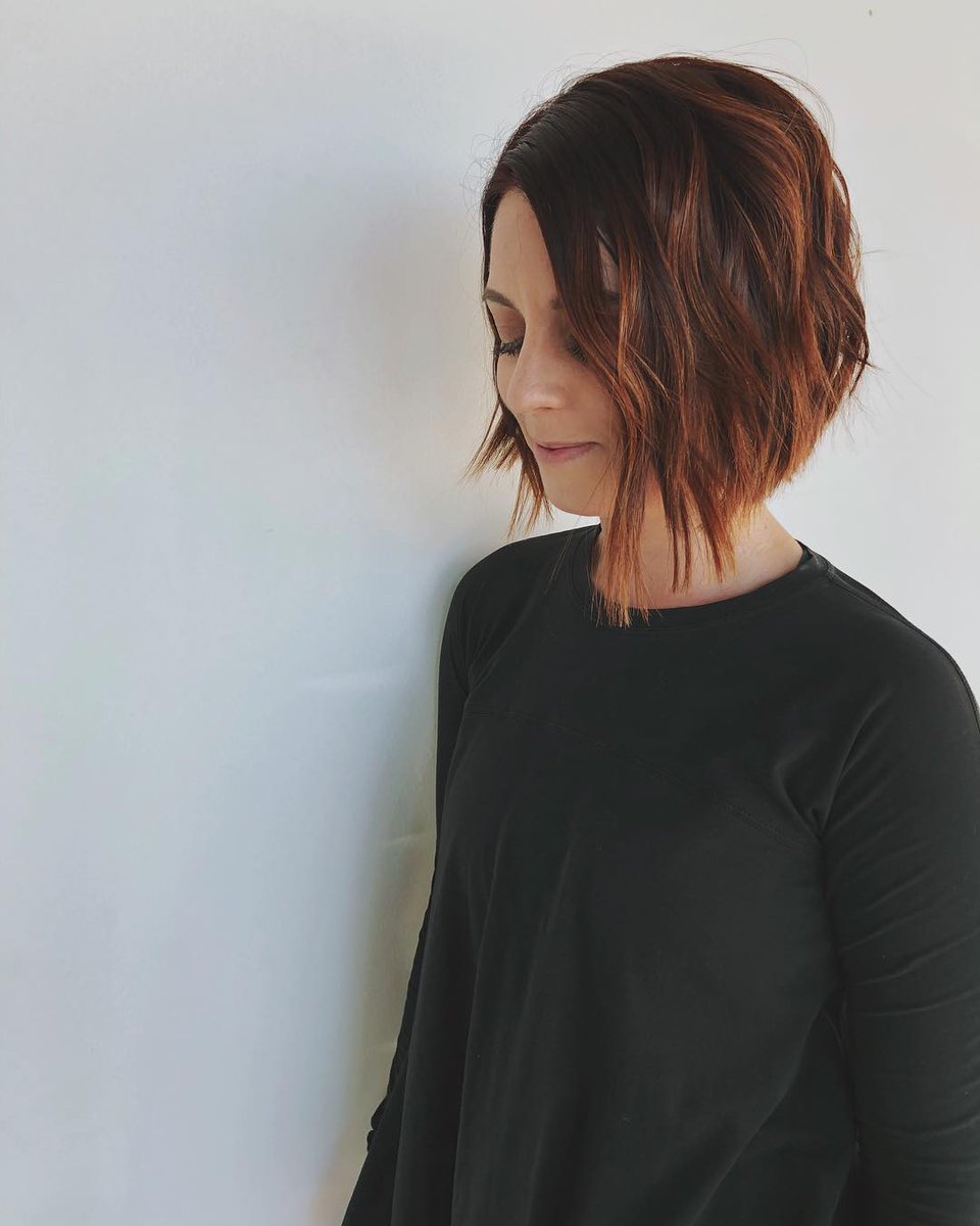 salonMonster's tweet image. Awesome razorcut bob from @Nicoleattint
#salonMonsterClient
.
.
.
.
.
#womenscut #razorbob #razorcut #bob #bobhaircut #womenshair #womenshaircut #salonmonster #hairoftheday #razorcuts
