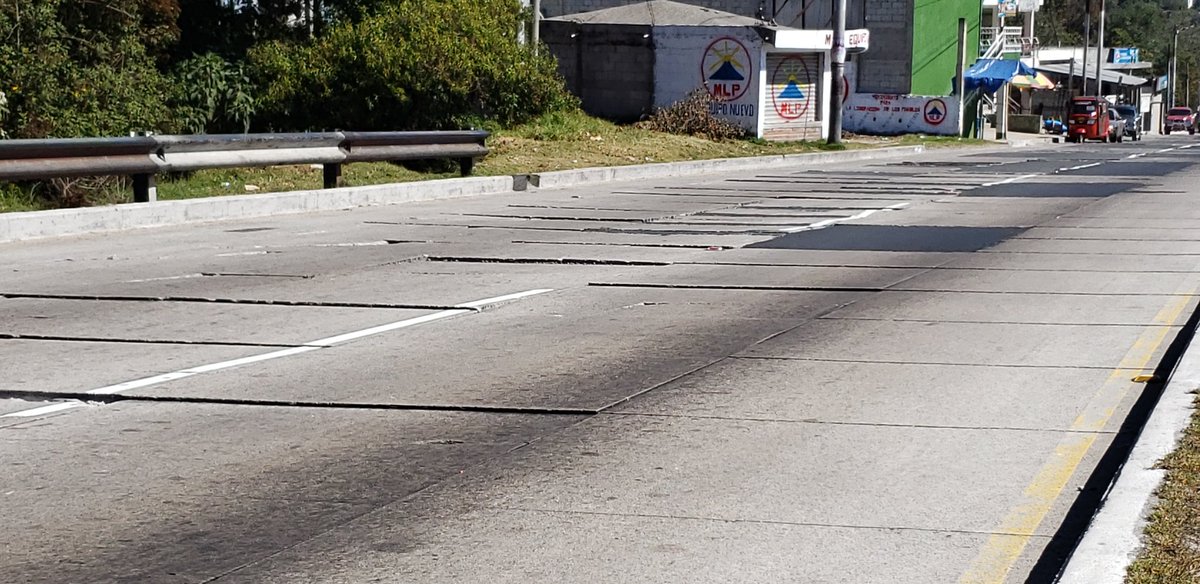 embarillas's tweet photo. Que compañía fundiría las lozas de la Inter-americana entre Tecpán y Los Encuentros (kms. 90 a 120)?
Entregarían fianzas de calidad de obra? De las cosas de verdadero interés nacional que debería reclamar la @PGNguatemala 
Como la ven @luisangelsas @JLFont001 @el_Periodico https://t.co/KBeT0UmJTL