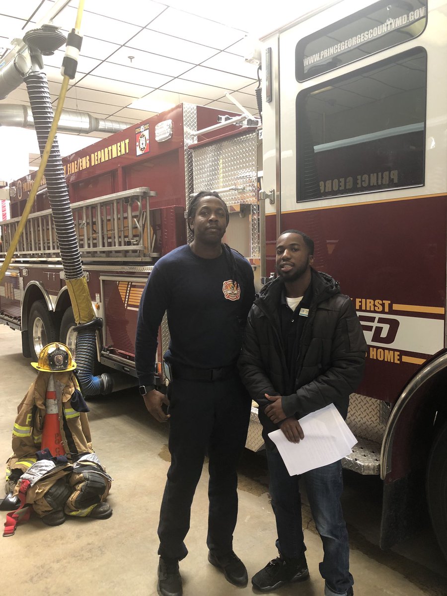 Malik out in the community showing appreciation and firstnet prospecting #Firstnet @DaijuanDavisSr