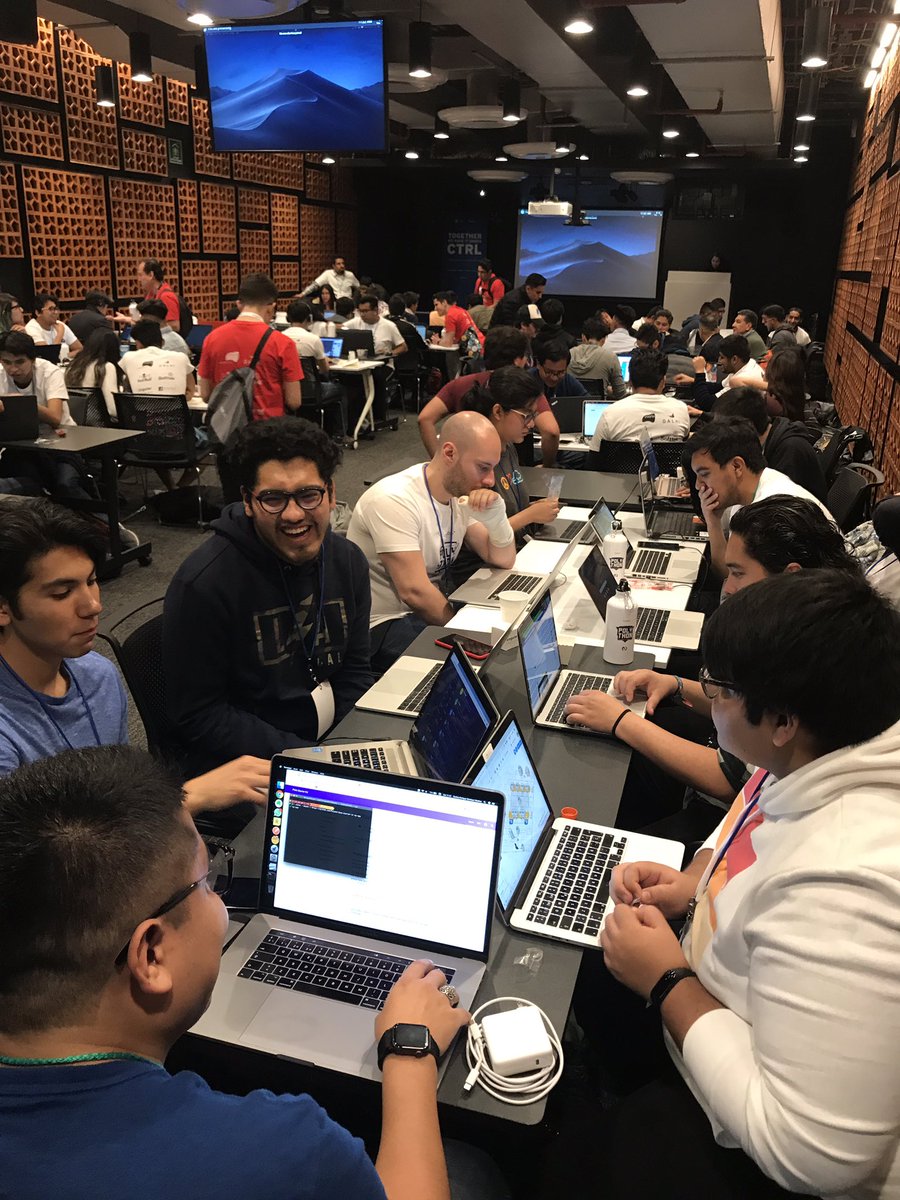Centraal's tweet image. ¡Vamos chicos is #codingtime! #Polython2019