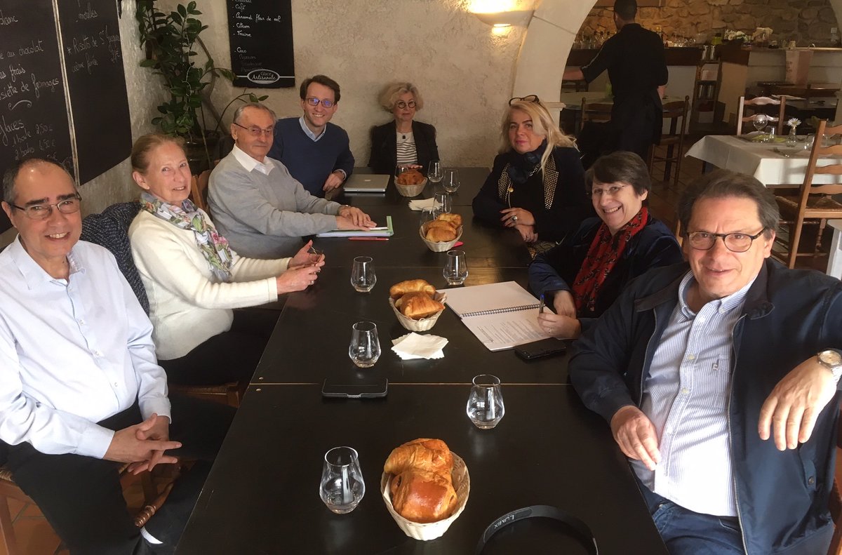 Ce matin, nouveau café débat européen à #SaintZacharie, suivi du bureau du @MouvEuropeen_Fr du #Var, dans la village varois aux 16 fontaines #EngagementEuropeen 🇪🇺