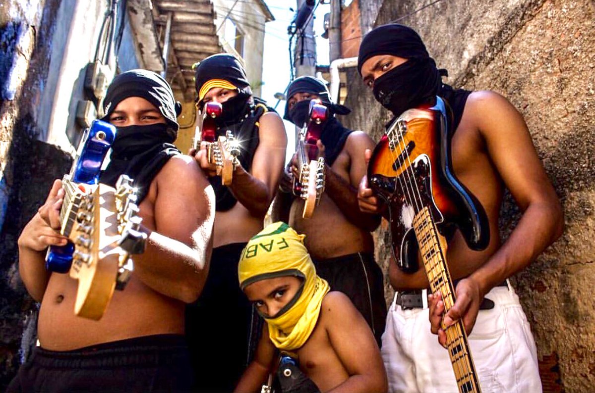 Favela tweet media