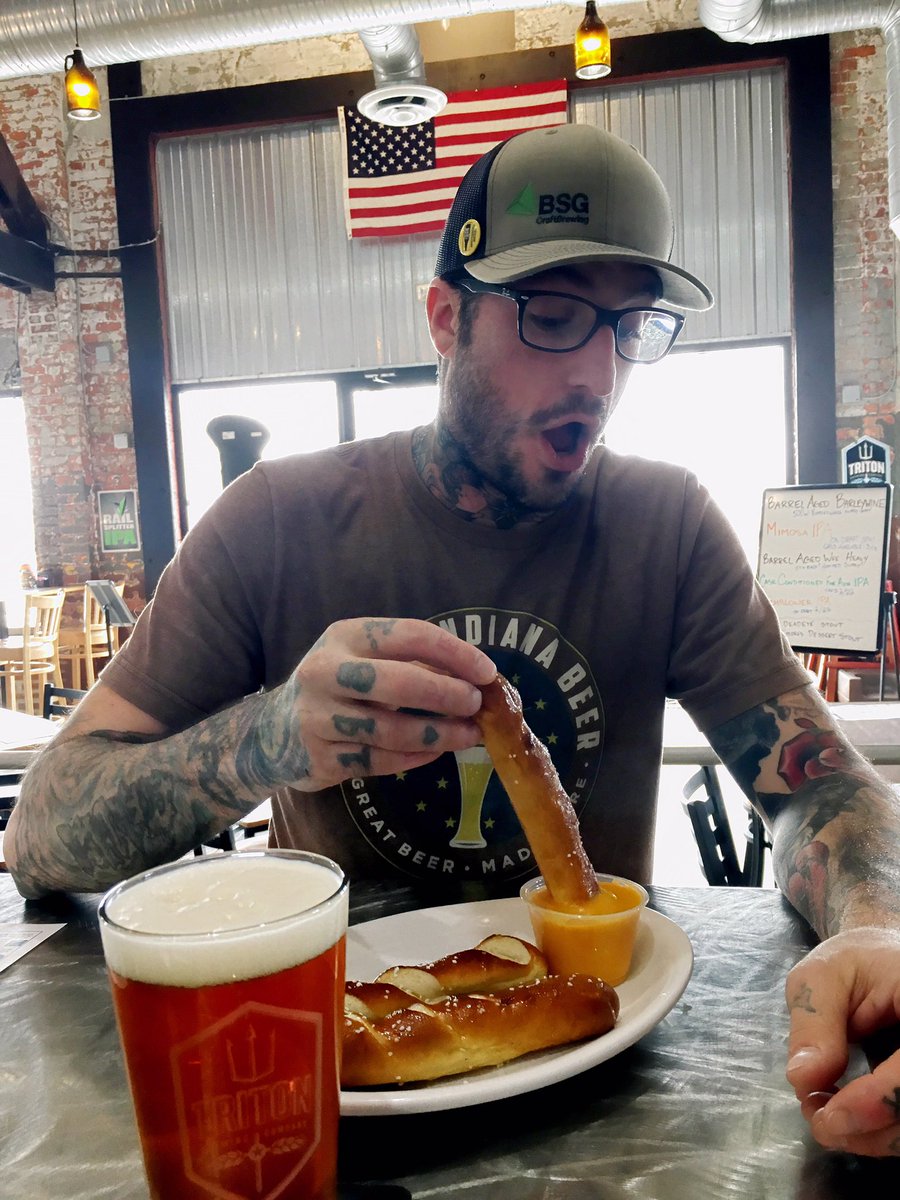 TritonBrewing's tweet image. Saturday’s are perfect for dunking! Grab your crew and come on in for 21+ of your favorite craft brews and Bavarian pretzels dipped in beer cheese! TastingRoom 12-10PM #TritonBistro serving 12-9PM #DunkFace