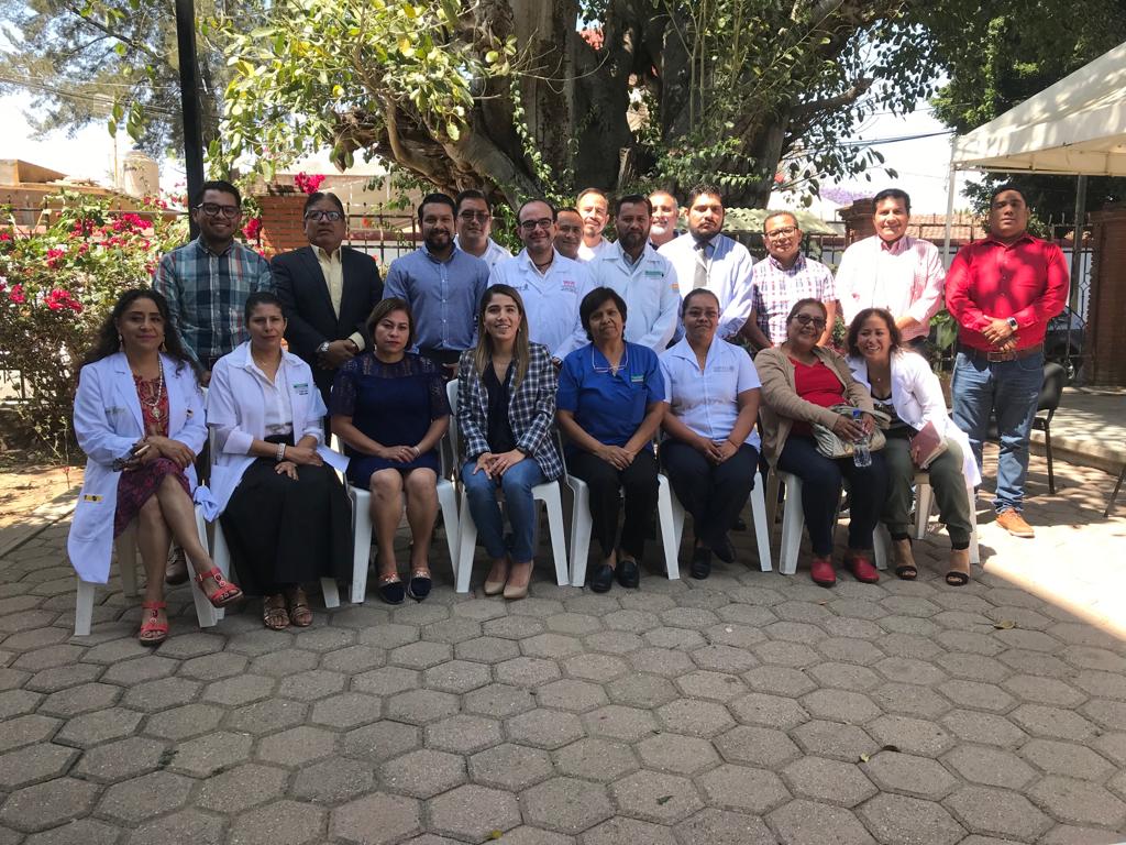 Amairani_MV's tweet photo. Por indicaciones del Secretario de Salud @Donato_Casas y en coordinación con la Dirección de Atención Médica, reactivamos la Clínica de Especialidades Odontológicas, misma que se ha consolidado como una unidad que ofrece atención de calidad enfocada a la salud bucodental. https://t.co/4tEgSbA47I