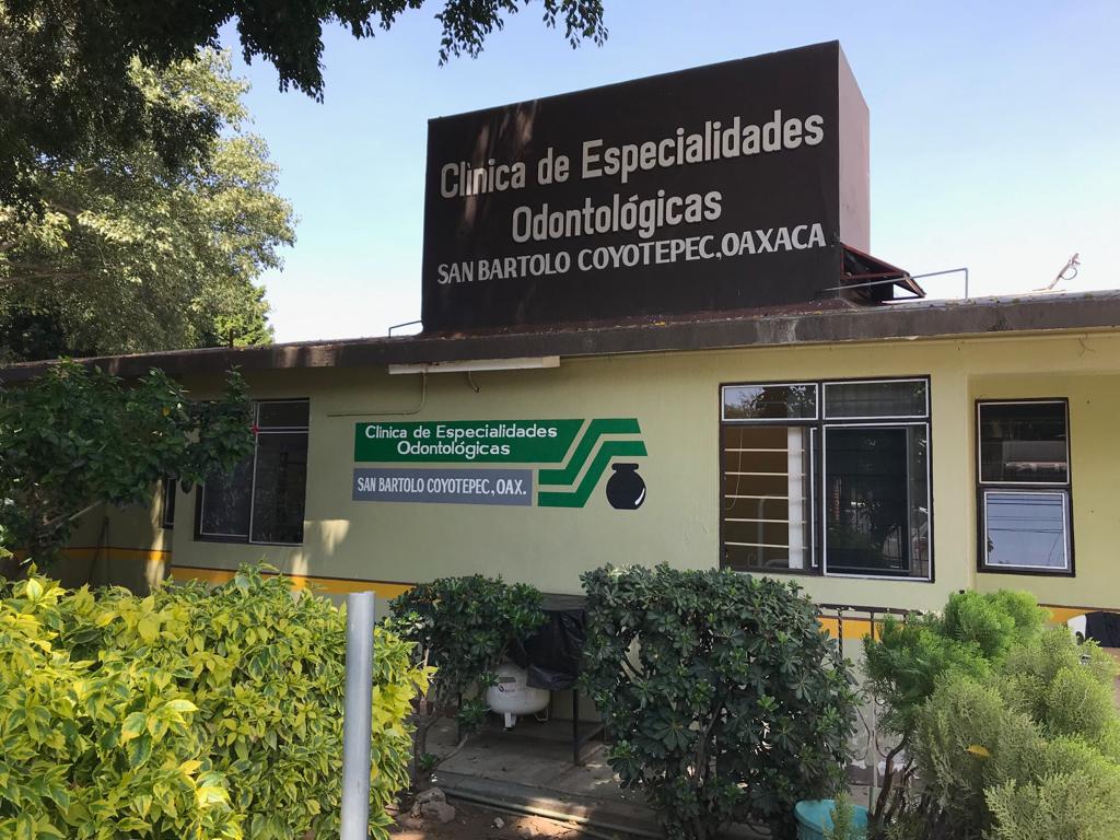 Amairani_MV's tweet photo. Por indicaciones del Secretario de Salud @Donato_Casas y en coordinación con la Dirección de Atención Médica, reactivamos la Clínica de Especialidades Odontológicas, misma que se ha consolidado como una unidad que ofrece atención de calidad enfocada a la salud bucodental. https://t.co/4tEgSbA47I