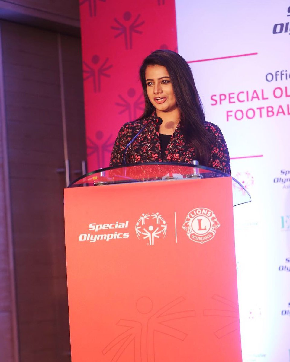 parvathy_5's tweet photo. 🎤Glad Hosting for Special Olympics International Football Championship 2019 India - Logo Launch & Press Meet
#EmceeDiaries https://t.co/XbIwCVHkBC