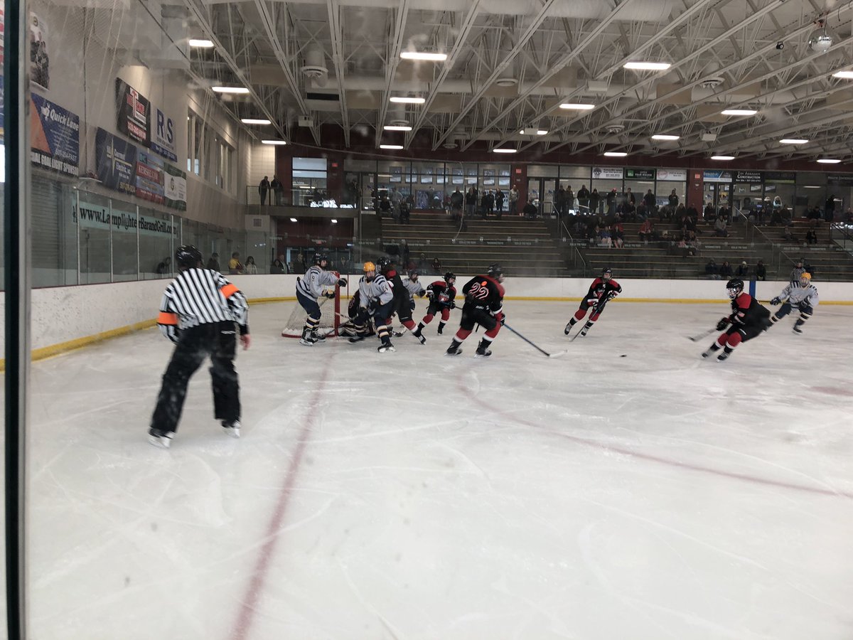 PLLakersBB1's tweet photo. Lakers leading 3-1 vs Rochester Gold with 8 minutes left in 3rd. https://t.co/zQh5wwDR1F
