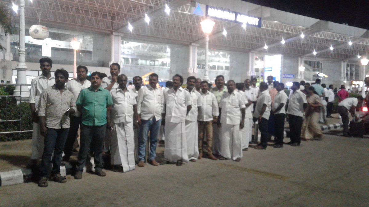 SundariA12's tweet photo. #AmmkFlagflieshigh 
Madurai Airport.... https://t.co/12oTKzasa8