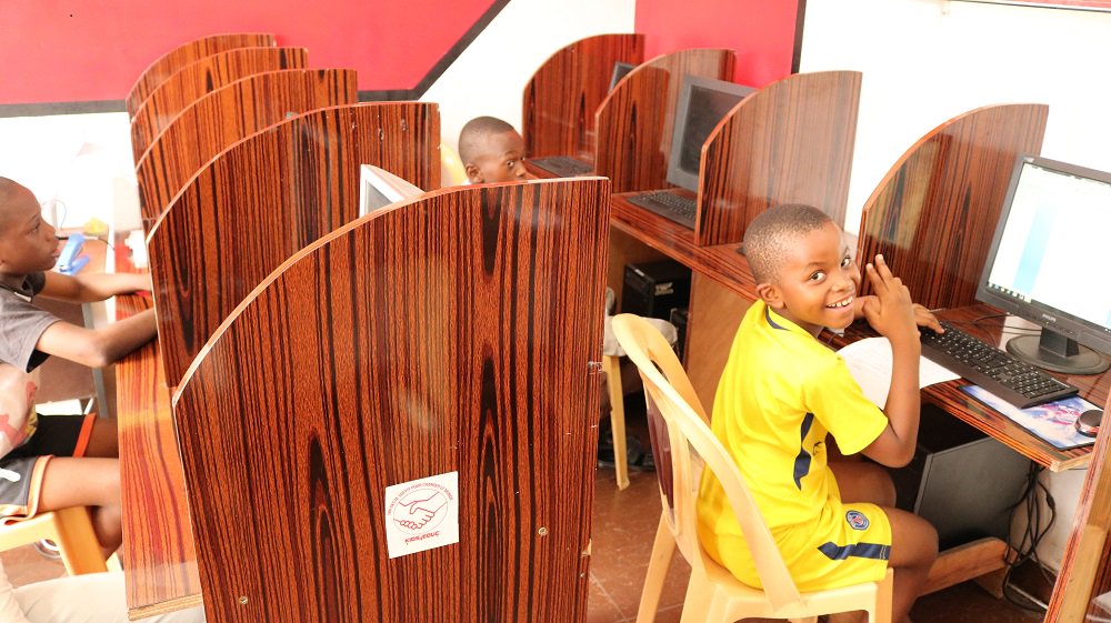 Kids4educ_Asbl's tweet photo. Ces enfants viennent apprendre gratuitement l' INFORMATIQUE dans notre centre. @Kids4educ .
un geste de votre part peut changer la vie d' un enfant

#UNICEF #UNESCO #education #educacion #EducationFreedom #Children #ChildrensBooks #kids #DRC #RDC #Need #Funding #AIDS #Humanity https://t.co/f3LfmXoUKP