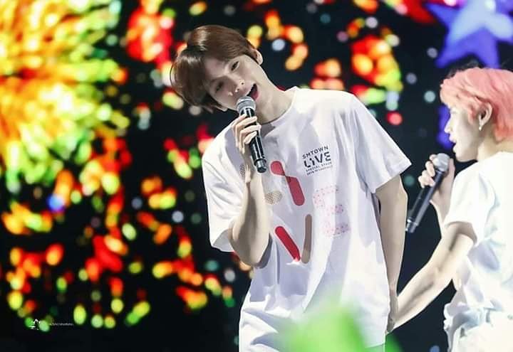 n43962682's tweet photo. "Xin đừng gọi fan của em là lũ fan cuồng."
Làm sao yêu thương cho hết đây anh, bảo bối của em ❤️❤️
#TwitterBestFandom #TeamEXO #SoompiAwards @weareoneEXO https://t.co/YYIJL0SPpM