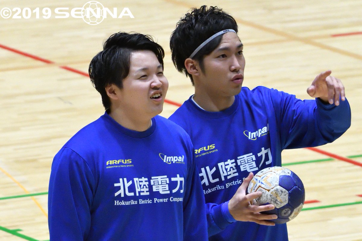 Senna ハンドボール用アカ 19年2月16日 日本ハンドボールリーグ 群馬前橋大会 北陸電力 ブルーサンダー 矢作選手 竹内選手 須坂選手 松島選手 客席に誰か見つけた感じ