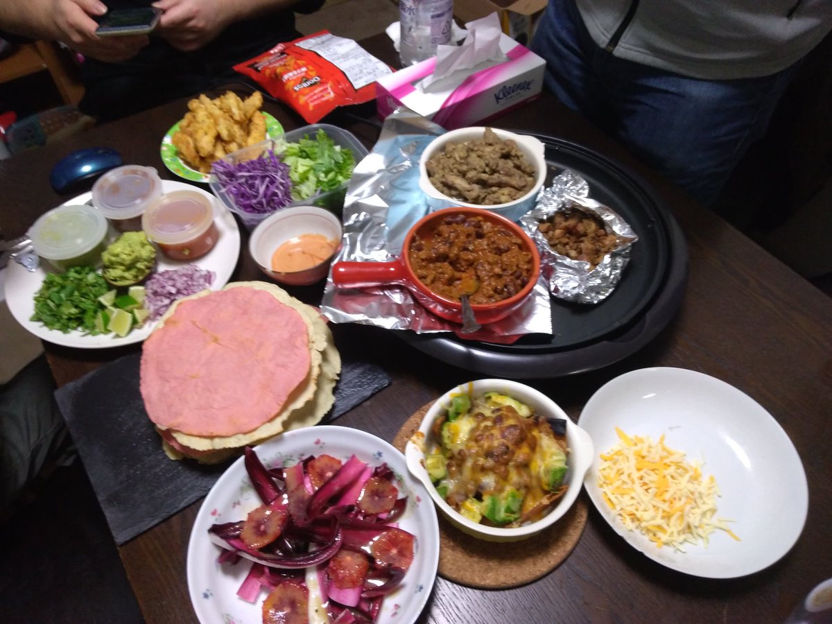 zar_qawi's tweet photo. 吉祥寺のタコスショップさんのレシピを参考に生地とソースを自家製してタコスパーティー https://t.co/5tKwT2qeHV