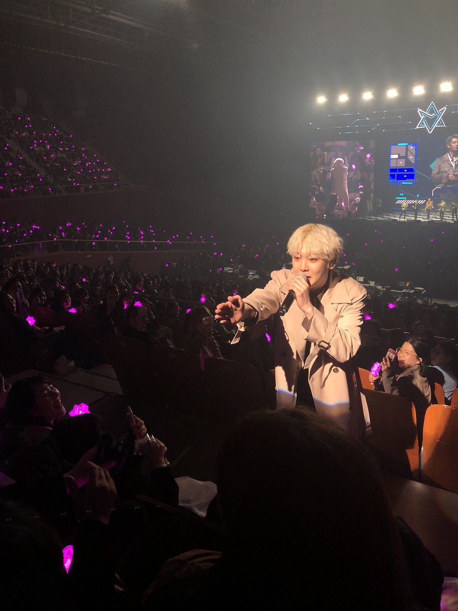 dal_kk_'s tweet photo. 쫄보라서 영상 사진 못찍고 하나건졌다ㅋㅋ따나 걸어오는데 마들인줄 너무 잘생겼자나ㅠㅠㅠㅠㅠ #윤산하 #아스트로 #3rdAAF https://t.co/b0zAusZs36
