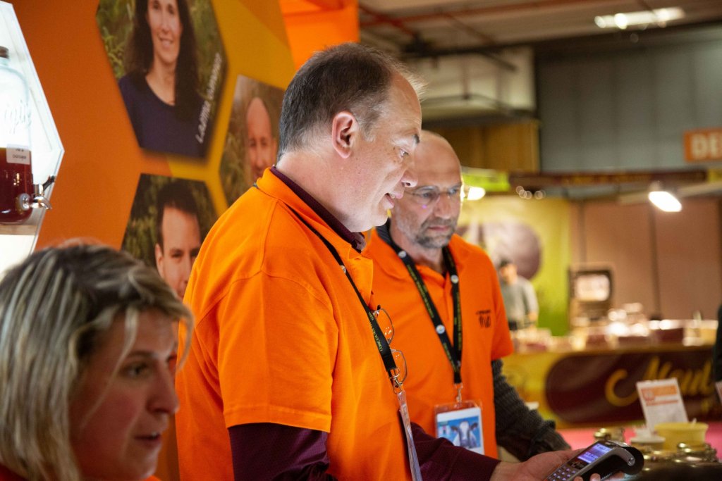 « Certains apiculteurs produisaient trois fois plus de miel il y a 15 ans » basseychelles.wordpress.com/2019/03/02/cer…