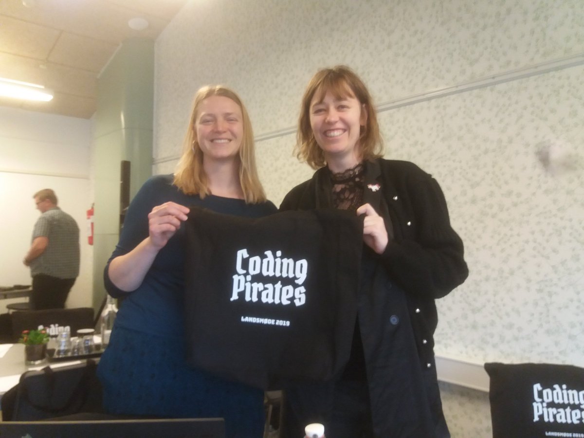 mivsen's tweet image. Det første landsmøde og 5 års fødselsdag i #codingpirates @SineZ15