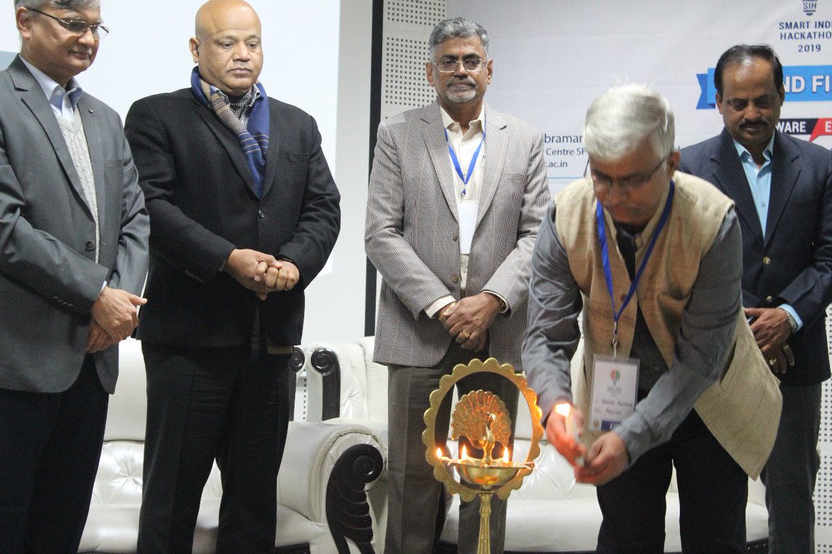 Director_IITR's tweet image. Inauguration Ceremony of Grand Finale #SmartIndiaHackathon2019 #SoftwareEdition at #IITRoorkee #SIH2019GrandFinale @SIH2019 @HRDMinistry @Persistentsys @AICTE_INDIA @adsahasrabudhe @PrakashJavdekar @PMOIndia @narendramodi