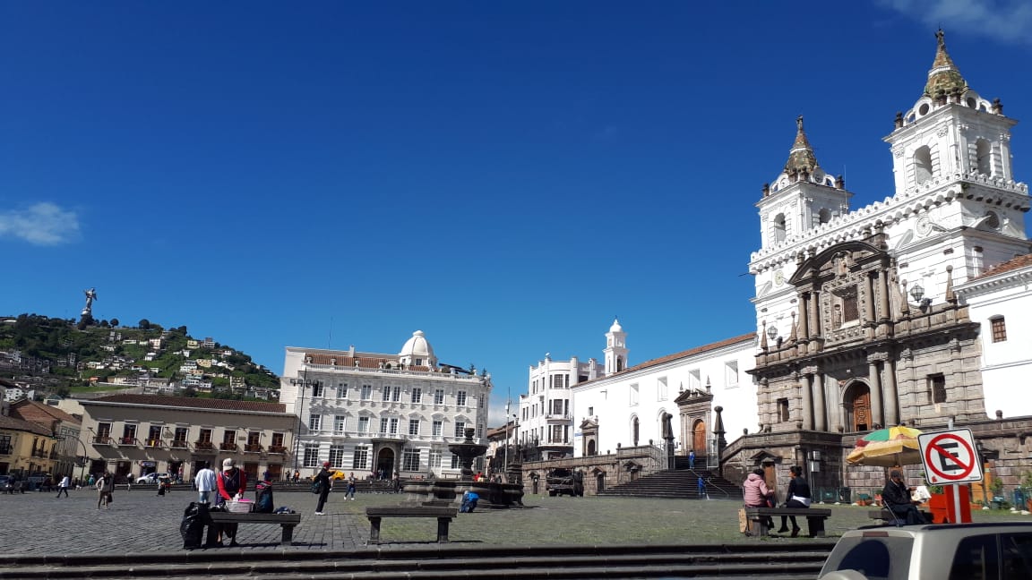 CGTECUADOR's tweet photo. Llamado a todas las autoridades, para que el centro de Quito, sea un sitio seguro para todos. La delincuencia sigue inventando formas para atracar a turistas y público en general @PoliciaEcuador @optur_org @MinturZonal2 @MunicipioQuito @ECU911_ @Lenin @PradoHolguin @luisfacon300 https://t.co/VSb7xP8GUa