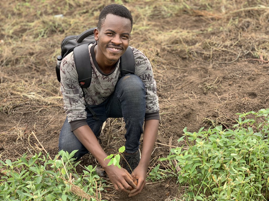 We toured the existing plantation and planted more trees today😊

We had 35 members from #Kampala and #Mukono Divisions.

#GreeningUganda #EarthBeatChallenge #ClimateChange #Environment