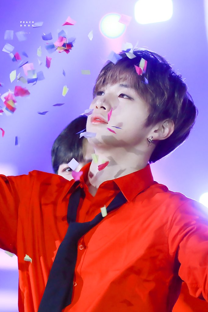peachdrop1210's tweet photo. 세로.. ❤️

#강다니엘 #KangDaniel https://t.co/YZyB4t0brL