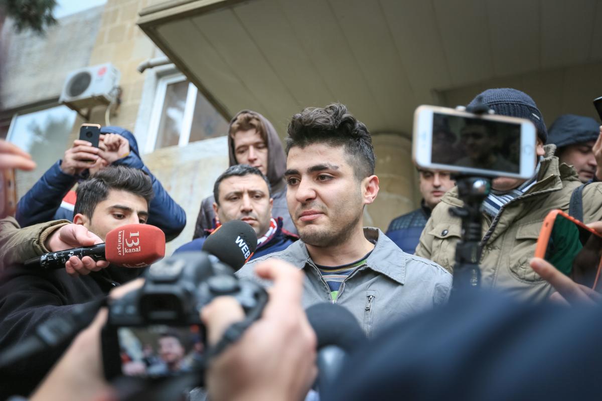 After serving full term, 2 years of bogus imprisonment #Azerbaijan's outspoken blogger & activist #MehmanHuseynov is out of jail! He has paid steep price for criticising the authorities & exposing illtreatment. hrw.org/news/2019/01/1…. At least 9 other journalists remain in jail!