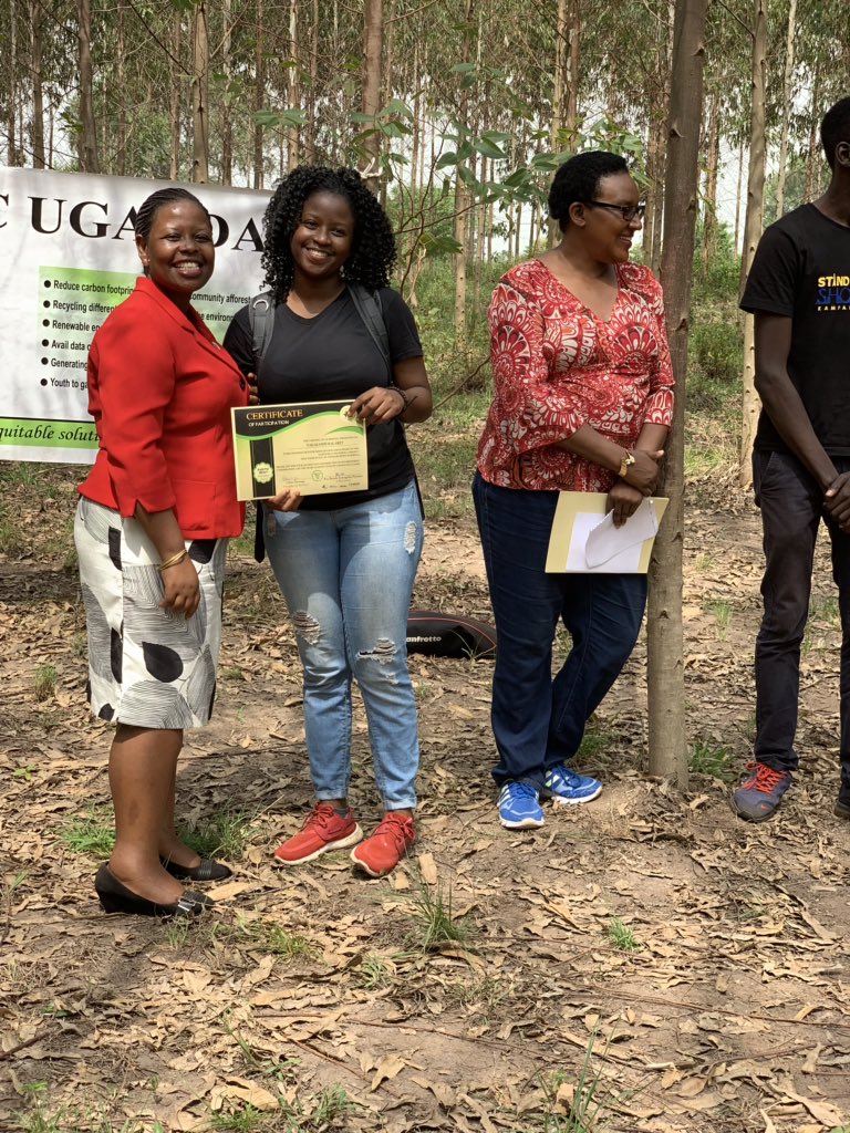 SUSOyouth's tweet photo. The members received certificates of participation from Chief Guest, Rtn Brenda Komugisha Patience.
1st session was great & we canโt wait to see the trees grow๐๐บ๐พ๐
#GreeningUganda #EarthBeatChallenge #Ubuntuinconservation #Environment #SUSO https://t.co/nize09IeCF