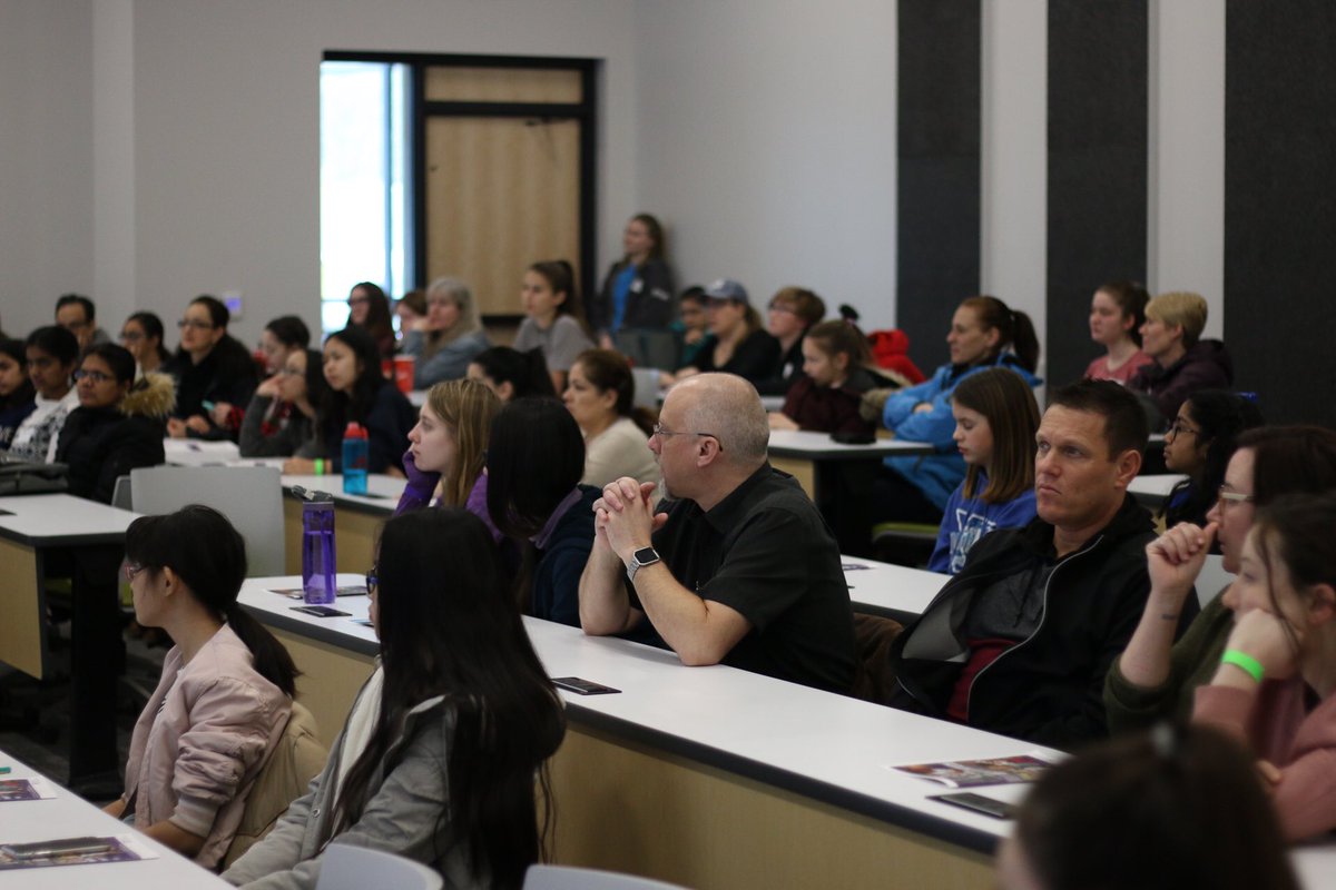 westernuEng's tweet image. We’re kicking off Western Engineering’s Go Code Girl! Thank you to our opening speaker, third-year Software Engineer Amber Scrooby! #gocodegirl @ONWiE_