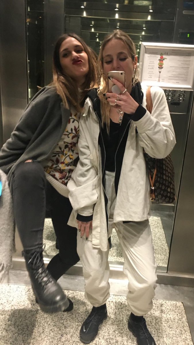 hemos vuelto desde lo más top🔝 con foto de nuestras madres