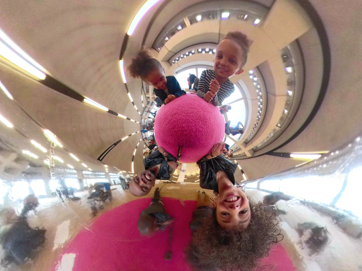 VR_Kass's tweet image. 🔎 Exploring effects which distort our identity at the @TateExchange today. Everyone’s getting creative with their 360 photos 🌎📷🔮