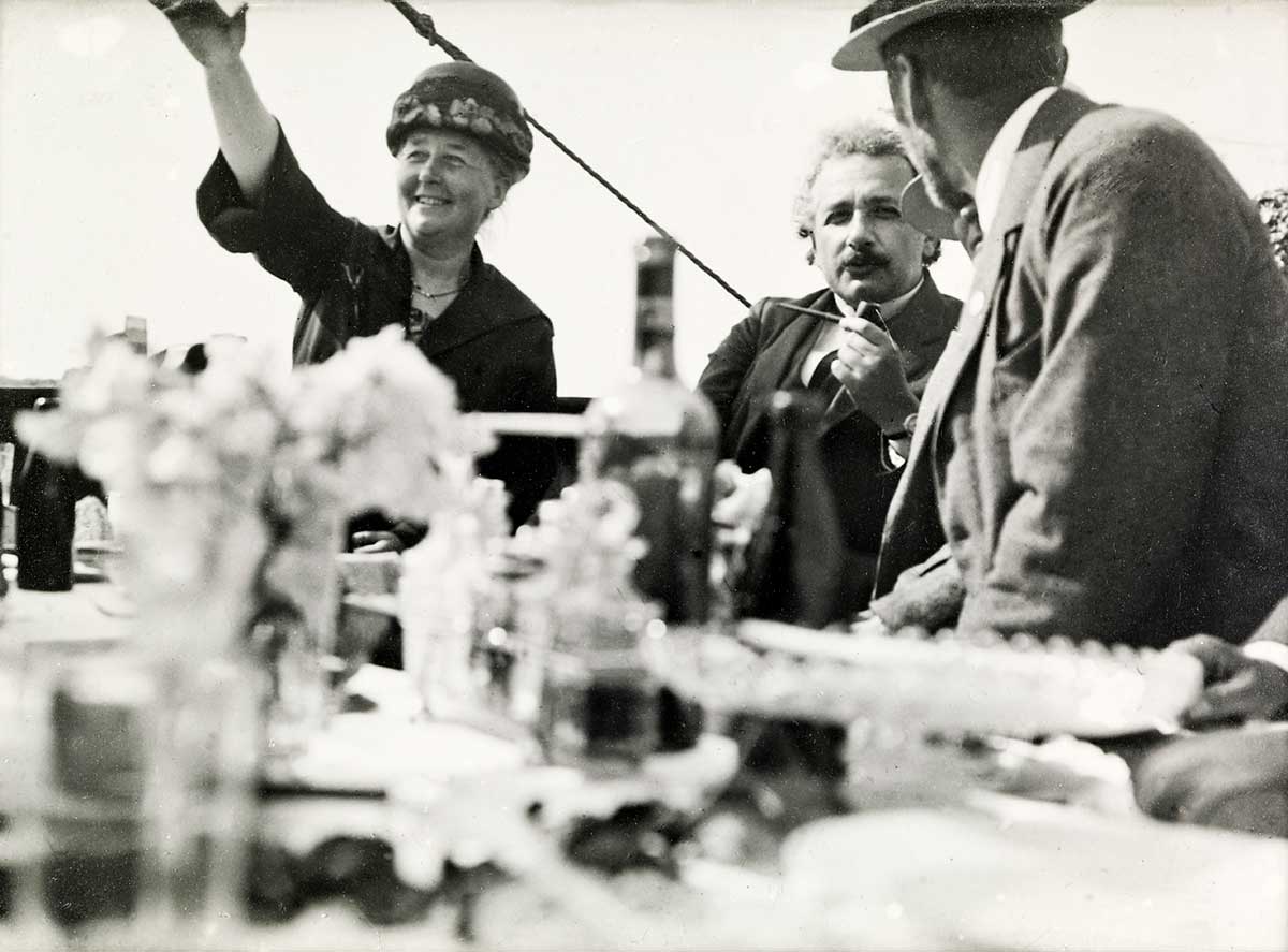 Kristine #Bonnevie ble utnevnt til Norges første kvinnelige professor allerede i 1912! Du kan lese om henne i Tekna Magasinets serie om kvinnelige #pionerer innen teknologi og naturvitenskap. #kvinnedagen #8mars teknamagasinet.no/pionerene-kris…