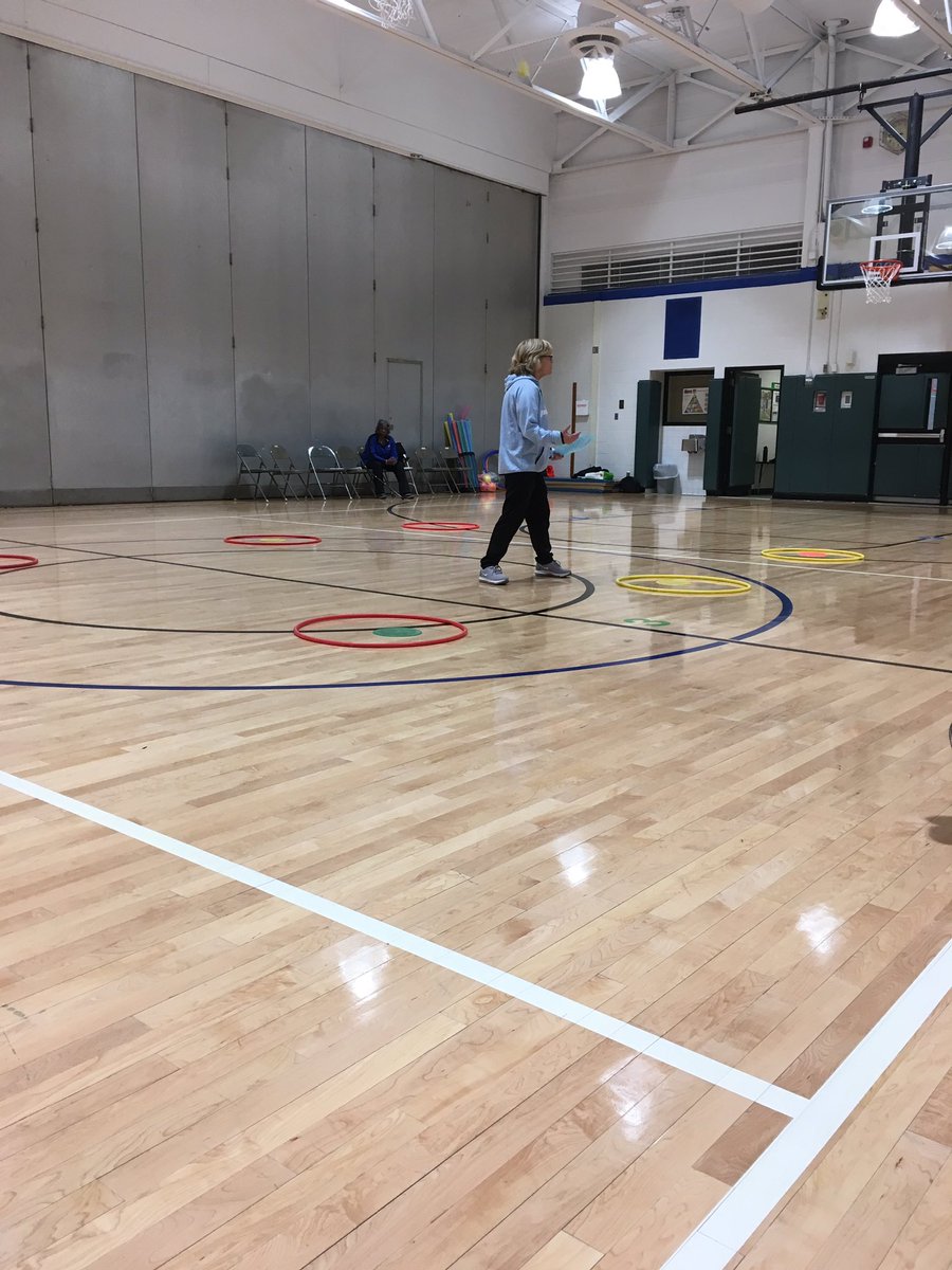 MsHubbard_PE's tweet photo. Awesome first session at the SHAPE MI region 4 workshop! Thank you @thorpekn for the amazing session: “Elementary Physical Education with a Purpose!!” #FireUpForPhysEd #SHAPEMISE4 @SHAPEMichigan https://t.co/ZjHiwjPTUM