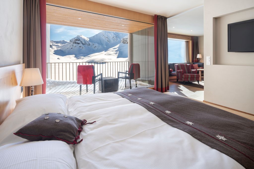 fruttlodge's tweet photo. Who needs a TV when you have such a fabulous V I E W on #melchseefrutt ? Our Suite @fruttlodge. https://t.co/V8Jxc2xGs8