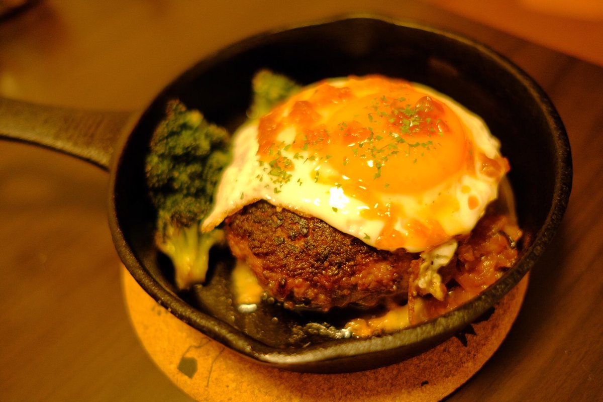 はっと インスタ映えしそうなハンバーグ ソースはネットに落ちてたびっくりドンキー風ソースにしてみたんだけど めちゃくちゃ美味くてビビった はっとめし