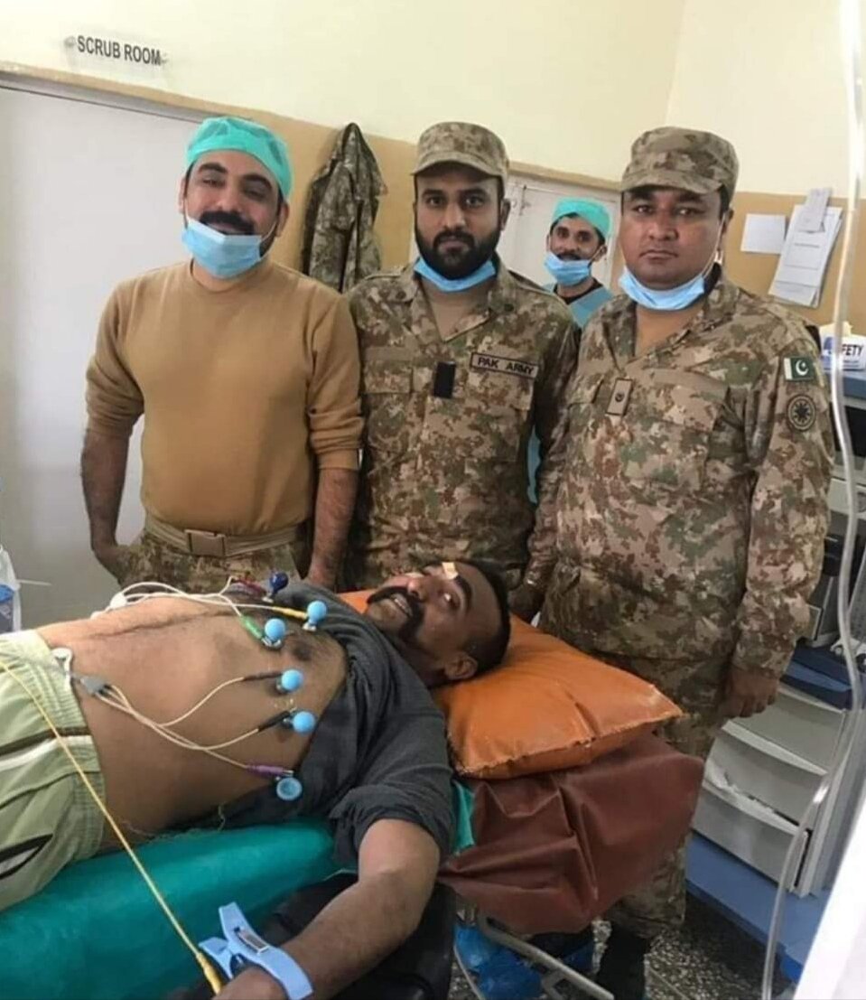 SilahKhan13's tweet photo. @FrontlineKamran It is installing process of Chip in the body, so that #AgentAdnanSami could access to all information of Indian Force https://t.co/KtnqyPzyPJ