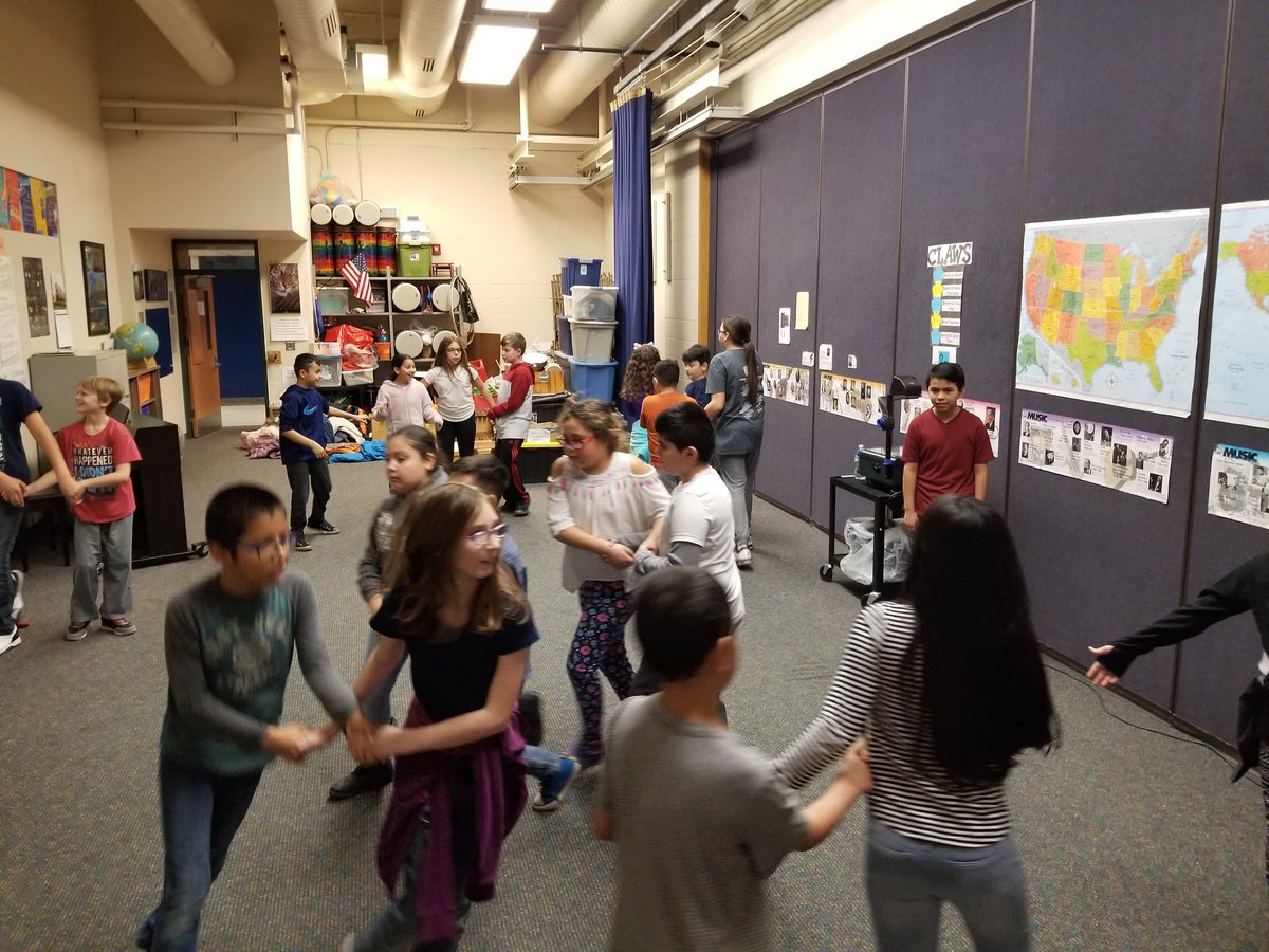 everthepal's tweet image. Hey @OPS_SocStudies - We celebrated! @Chandler_View 4th graders stayed after school &amp;amp; enjoyed an ol' fashioned Hootenanny for Nebraska's 152nd BDay . . . Complete with dancing, singing, Nebraska bingo and various speakers plus a Nebraska food meal! #CVStrong #OPSProud #NELOVESPS