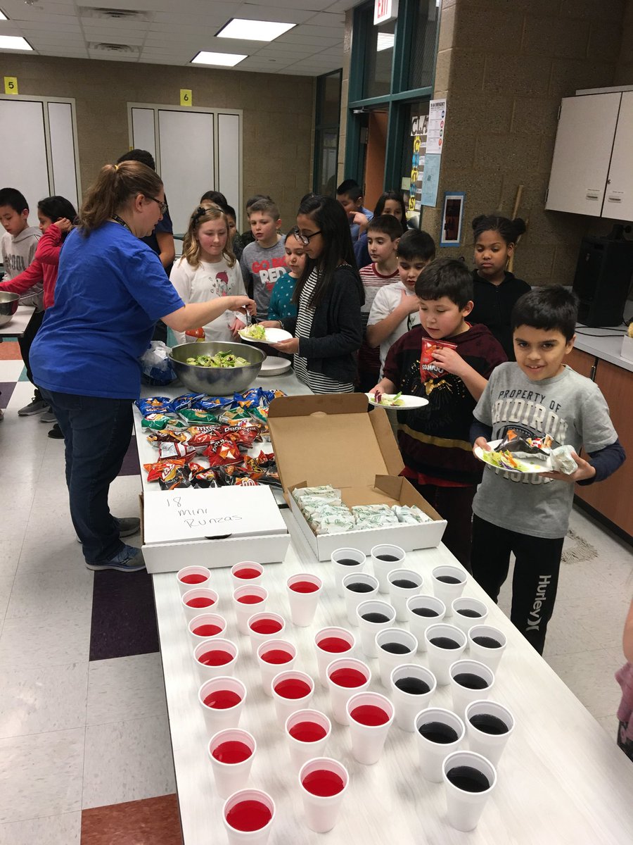 everthepal's tweet image. Hey @OPS_SocStudies - We celebrated! @Chandler_View 4th graders stayed after school &amp;amp; enjoyed an ol' fashioned Hootenanny for Nebraska's 152nd BDay . . . Complete with dancing, singing, Nebraska bingo and various speakers plus a Nebraska food meal! #CVStrong #OPSProud #NELOVESPS