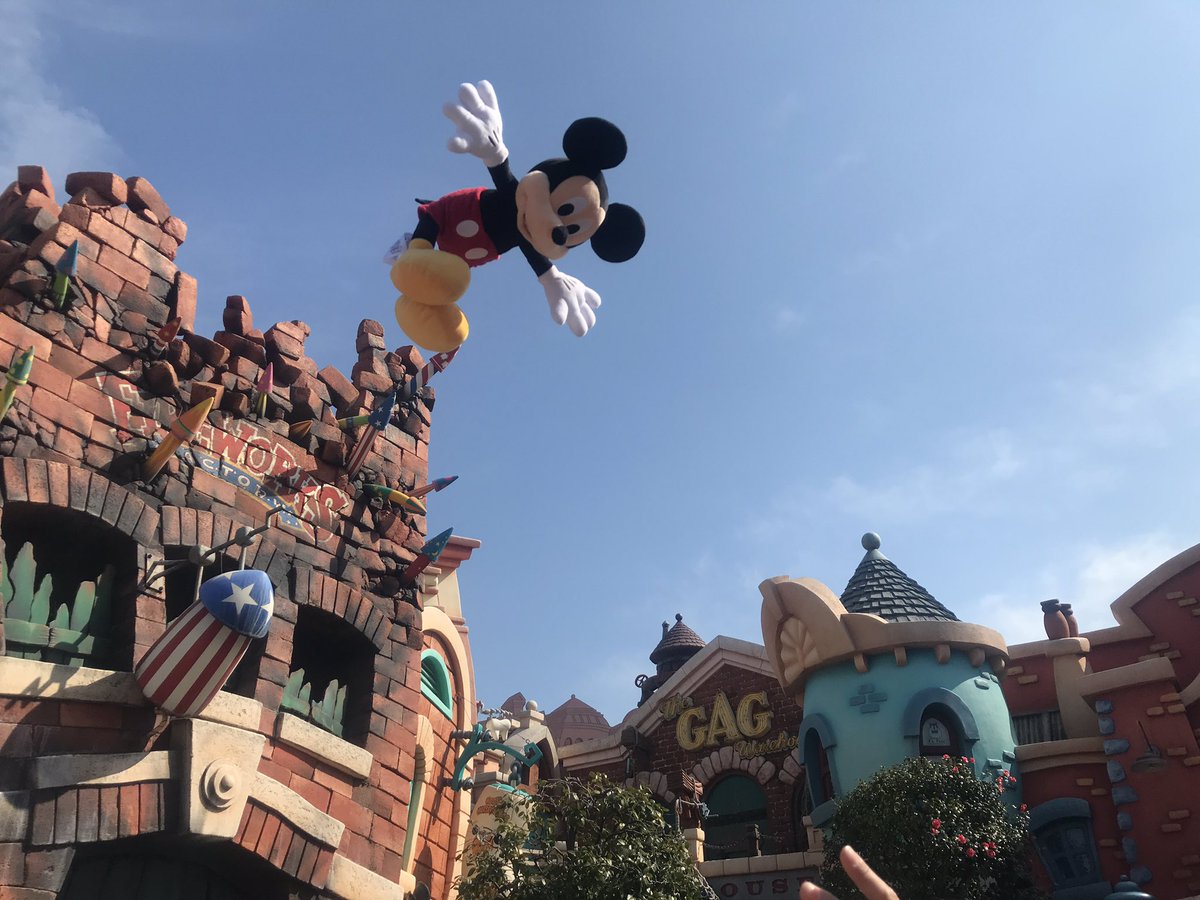 maa___yuu's tweet photo. ディズニーランド楽しかったです。ひとまずこちらが空地浮遊ミッキーです。か、わ、い、い！笑笑💓🌈😳 https://t.co/U1KrQgKfVo