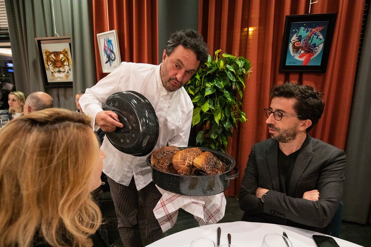 TeregaOpen's tweet photo. Le repas de gala préparé et animé par Yves Camdeborde #TOPP19 #terega #tennis #villedepau #openpau #ATP @tennis_64 @LnaTennis @FFTennis @ATP_Tour @Ville_Pau @ATPChallenger https://t.co/xS4iXYOaU9